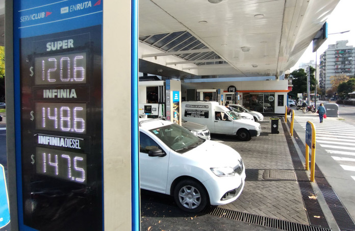 Aumento en los combustibles en todo el país - Foto: NA