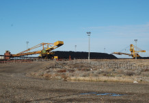 Con el ramal ferroportuario fuera de servicio, ATE propone a YCRT sacar carbón por camiones ¿Dónde está y de quién es el negocio? YCRT Punta Loyola - Foto: OPI Santa Cruz/Francisco Muñoz