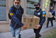 Allanaron el hotel de Canning donde están alojados los 19 tripulantes del avión venezolano y ordenaron que ninguno pueda dejar el país Allanaron el hotel de Canning donde están alojados los 19 tripulantes del avión venezolano - Foto: La Nación