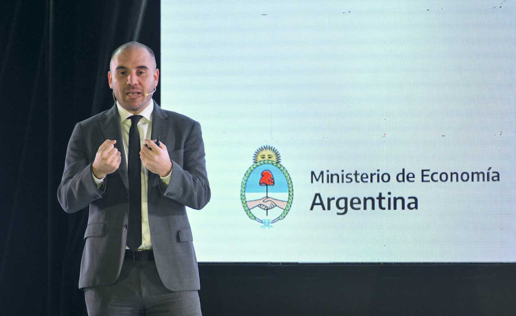 El ministro de Economía, Martín Guzmán, expone durante el cierre del foro organizado por la Asociación Empresaria Argentina (AEA) - Foto: NA
