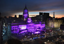 Marcha Ni Una Menos el congreso de ilumino de violeta - Foto: NA