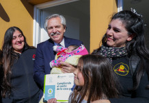 Alberto Fernández: “Mi sueño no es ser el mejor presidente de la Argentina, es ser el presidente del mejor país del mundo” El presidente Alberto Fernández en un acto - Foto: NA