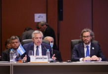 En la cumbre del Mercosur, Alberto Fernández le pidió a Uruguay “no buscar soluciones individuales” y Lacalle le respondió El presidente Alberto Fernández participa en la ciudad de Luque de la LX Cumbre de Jefes de Estado del Mercosur - Foto: NA