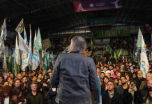 Máximo Kirchner: “Se abrazaron a Guzmán, los dejó tirados y ahí está Cristina otra vez para sacarlos adelante” Máximo Kirchner: “Se abrazaron a Guzmán, los dejó tirados y ahí está Cristina otra vez para sacarlos adelante”