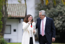 La nueva ministra de economía, Silvina Batakis junto al presidente en la Quinta de Olivos - Foto: Presidencia