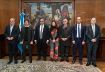 Los gobernadores del PJ presionan a Tolosa Paz para que no ajuste planes sociales por temor a una mayor conflictividad El jefe de Gabinete, Juan Manzur, participa de una reunión junto a la ministra de Economía, Silvina Batakis, y gobernadores provinciales - Foto: NA