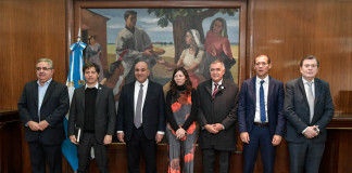 El jefe de Gabinete, Juan Manzur, participa de una reunión junto a la ministra de Economía, Silvina Batakis, y gobernadores provinciales - Foto: NA