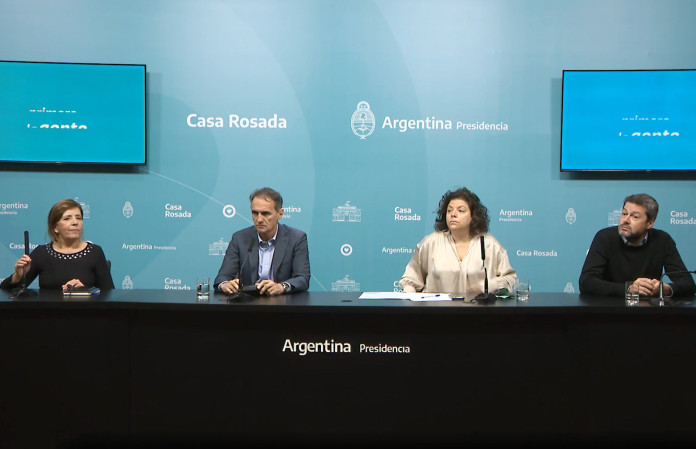 Gobierno confirmó que prepara nuevas medidas y un tipo de cambio diferenciado para turistas