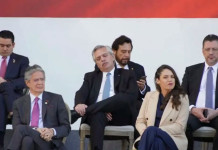 El Presidente busca reinventarse ante las nuevas condiciones que le imponen Sergio Massa y Cristina Kirchner Alberto Fernández duerme en la asunción del presidente de Colombia -