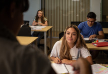 PAE junto a la Universidad de San Andrés lanzan una nueva edición de becas para estudiantes de Chubut y Santa Cruz Programa de Becas PAE - Foto: PAE