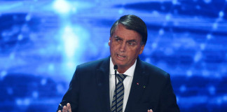 Jair Bolsonaro durante el primer debate presidencial - Foto: NA