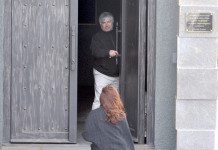 Lázaro Baéz abre la puerta del Mausoleo de la familia Kirchner a Cristina Fernández - Foto: OPI Santa Cruz/Francisco Muñoz