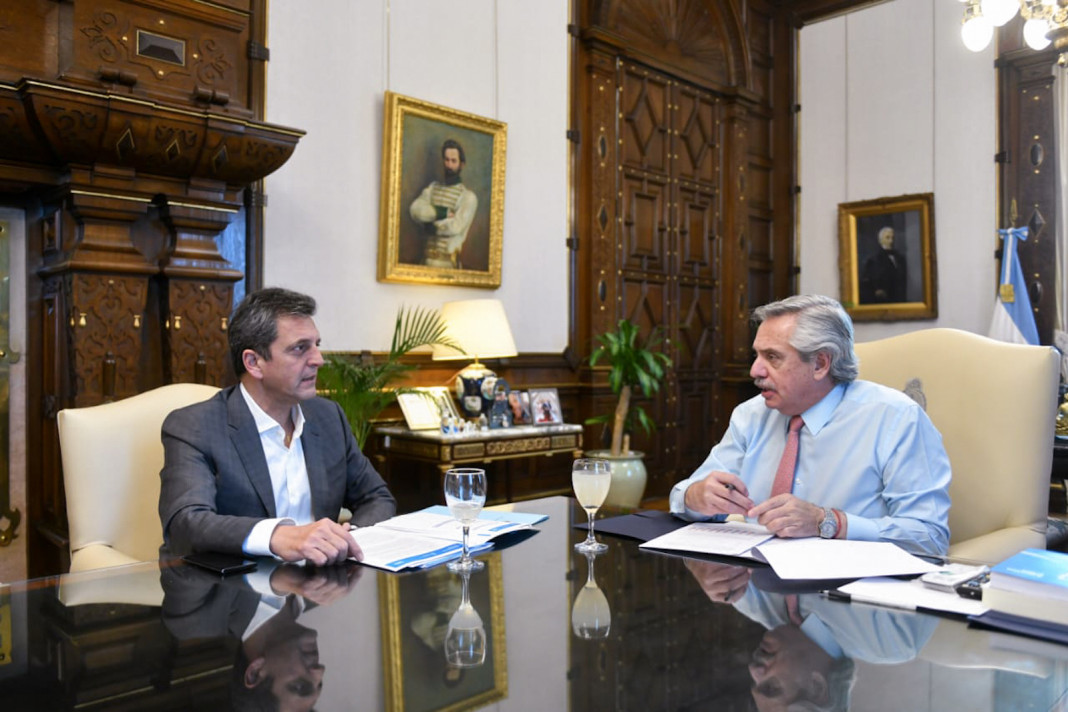 Alberto Fernández junto al ministro de economía Sergio Massa - Foto: NA