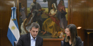 Fernanda Raverta y Sergio Massa, anunciaron hoy un aumento para jubilaciones, pensiones y asignaciones - Foto: Prensa Ministerio Economía