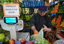 Récord de inflación: cuáles son los 10 alimentos clave que más subieron de precio en julio, muy por arriba de la media Los aumentos más fuertes en los alimentos durante el mes de julio se observaron en frutas verduras - Foto: NA
