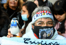 Actos en apoyo a CFK, una cortina de humo del impuestazo y la agitación propone la libanización que el argentino de bien debe ignorar en las calles Simpatizantes de la vice presidenta Cristina Fernández de Kirchner la esperan en el Congreso de la Nación - Foto: NA