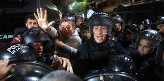 Máximo Kirchner enfrentado con la policía -