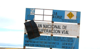 Cartel de obra en la ruta nacional Nº 3 en Santa Cruz adjudicado a la empresa Austral Construcciones - Foto: OPI Santa Cruz/Francisco Muñoz