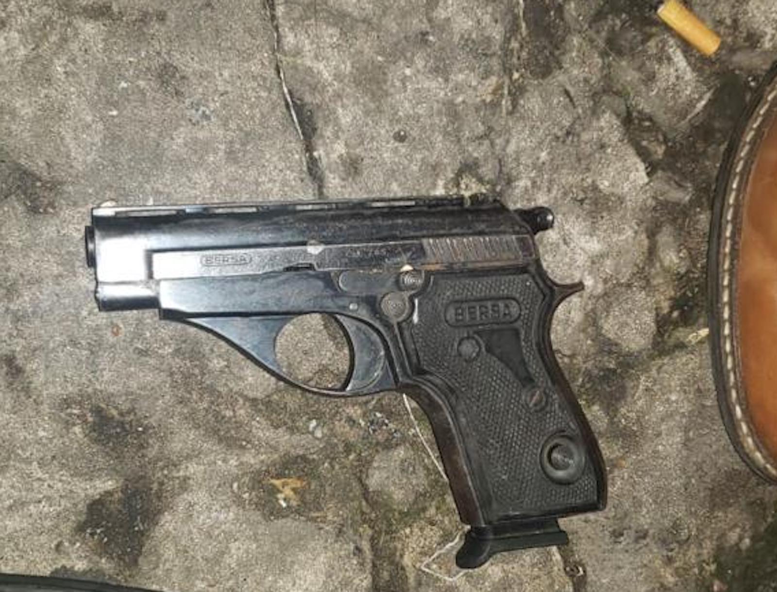 El arma hallada donde se detuvo al hombre que quiso dispararle a la vicepresidenta Cristina Kirchner es una pistola Bersa calibre 380 - El arma hallada donde se detuvo al hombre que quiso dispararle a la vicepresidenta Cristina Kirchner es una pistola Bersa calibre 380 -