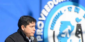 Claudio Vidal en la inauguración de una proveeduría en Río Gallegos - Foto: Prensa Vidal