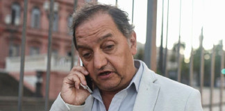 El Senador de Chubut Carlos Linares