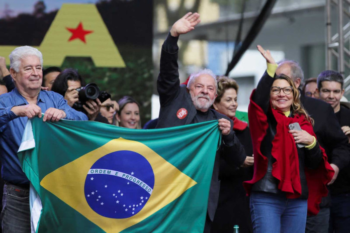 Lula Da Silva en campaña - Foto: NA