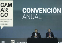 El presidente de la nacion, Alberto Fernandez (I), junto al presidente de la Cámara Argentina de la Construcción, Gustavo Weiss - Foto: NA