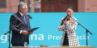 Alberto Fernández toma juramento a Ayelén Mazzina como Ministra del Mujer - Foto: NA