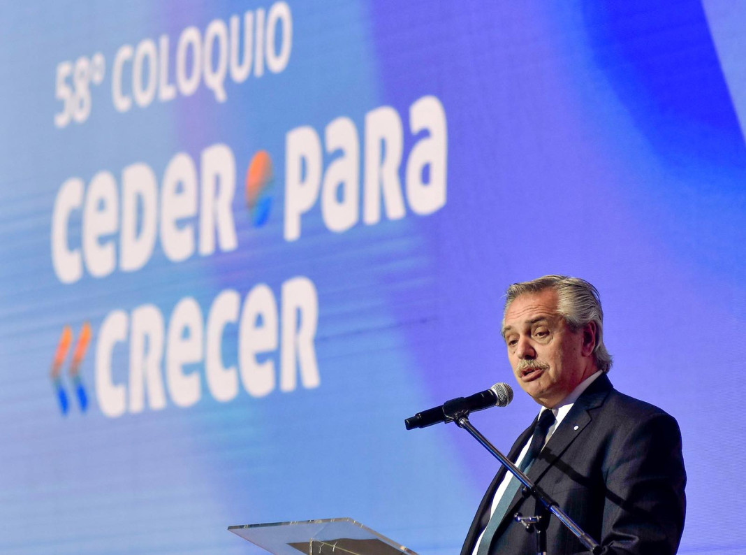 El presidente Alberto Fernández habla en el cierre del 58° Coloquio de IDEA, en Mar del Plata - Foto: NA