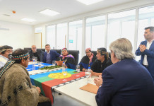 Los mapuches le reclamaron a Alberto Fernández la liberación de las mujeres detenidas en Mascardi El presidente Alberto Fernández se reunió con representantes de comunidades mapuches en Neuquén - Foto: NA