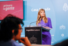 El Gobierno minimizó la suba del dólar blue: “Sube y baja, hoy no es una preocupación” La portavoz Gabriela Cerruti - Foto: NA