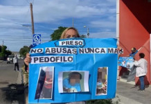 Escalada de violencia en la Escuela Nº 406 de Comodoro por el profesor que abusó de 14 niños. Hoy intentaron incendiar el auto de la Directora Escalada de violencia en la Escuela Nº 406 de Comodoro