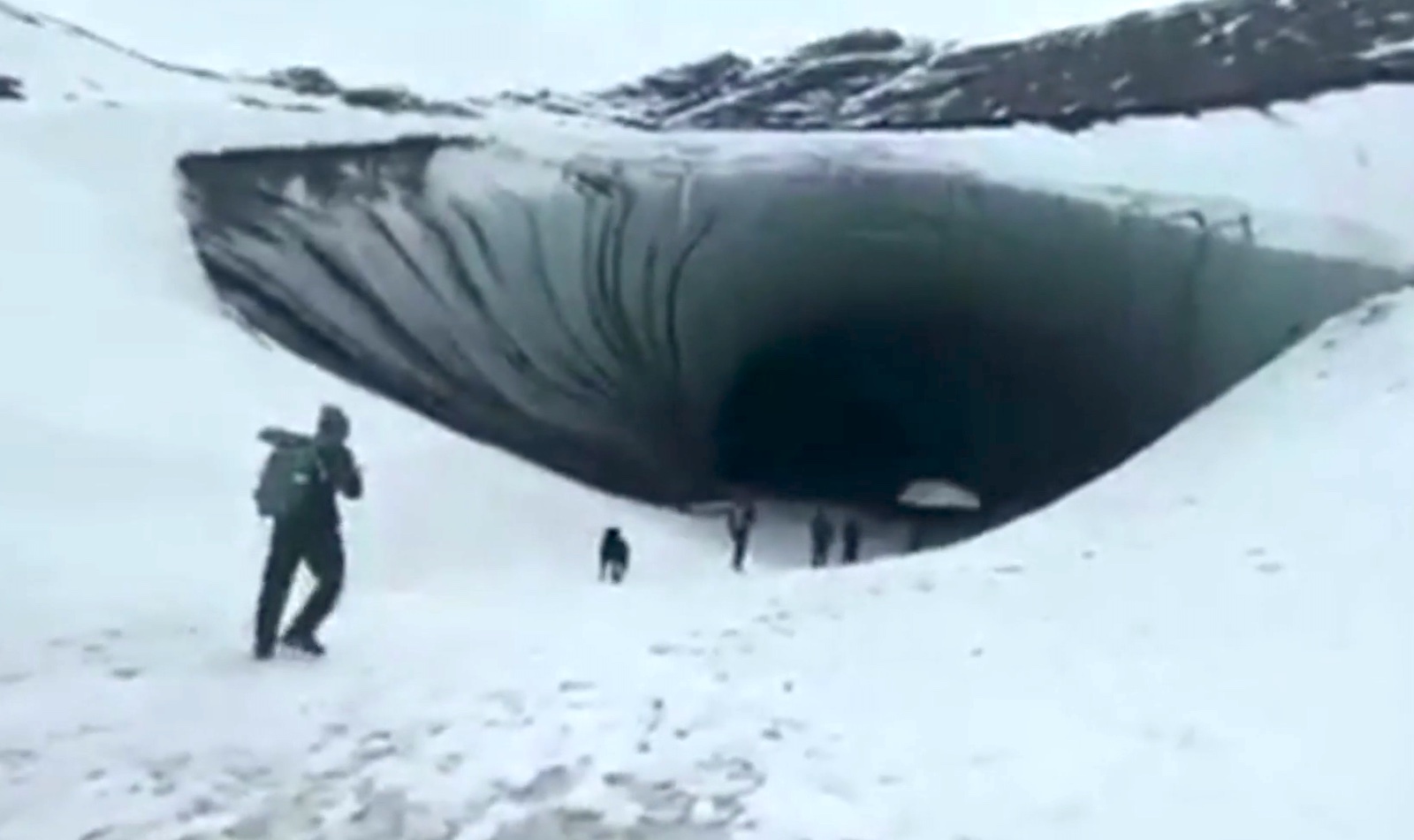 Un turista extranjero murió aplastado por un bloque de hielo en Tierra del Fuego