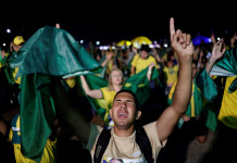 Elecciones en Brasil: frente a los peores fantasmas, el país esquiva un caos político Festejos en Brasil por el triunfo de Lula da Silva - Foto: NA