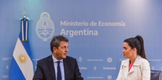 El ministro de Economía, Sergio Massa y la directora ejecutiva de PAMI, Luana Volnovich - Foto: Prensa Economía