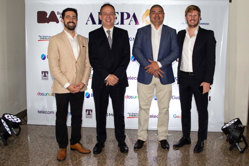 Tomás Vio, Martín Etchevers, Francisco Muñoz director de OPI Santa Cruz y Nicolás Anchorena en la cena del 60 aniversario de ADEPA - Foto: ADEPA