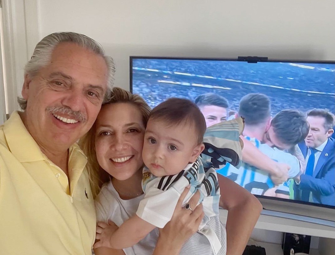 Alberto Fernández festeja el triunfo de la selección - Foto: NA