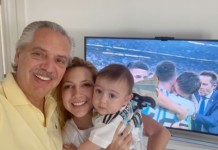 Polémica sobre si es constitucional el DNU de Alberto Fernández que decretó feriado nacional para recibir a la Selección Alberto Fernández festeja el triunfo de la selección - Foto: NA