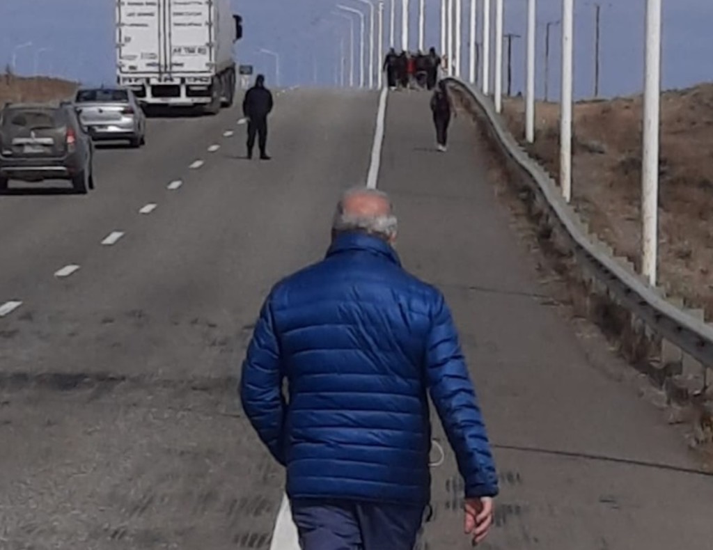 José López ayer peregrinando a la virgen de Güer Aike en Río Gallegos - Foto: OPI Santa Cruz