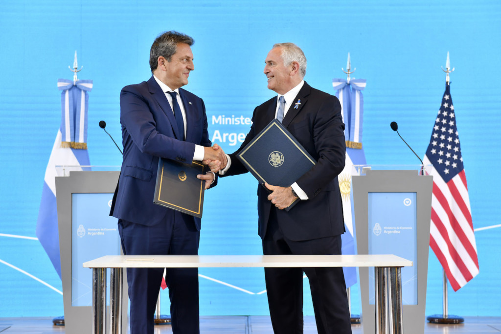 Sergio Massa firmó el acuerdo de intercambio de información con Estados Unidos - Foto: Prensa Ministerio Economía