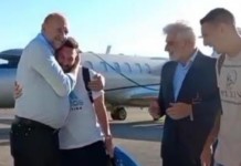 El gobernador peronista que tuvo la foto con Lionel Messi que no consiguió Alberto Fernández El gobernador de Santa Fe, Omar Perotti saluda a Lionel Messi y Ángel Di Maria - Foto: