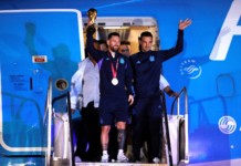 La grieta se devoró a sus inventores. El seleccionado le hizo una gambeta a Alberto el mentiroso, a Cristina la condenada, a Massa el “panqueque” y a De Pedro el oportunista Lionel Messi y el DT Lionel Scaloni con la Copa del mundo en Argentina - Foto: NA