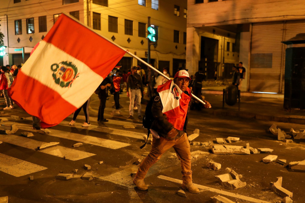Perú siguen los enfrentamientos a pesar del anuncio de elecciones - Foto: NA