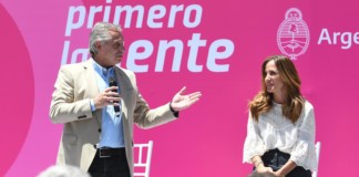 El Presidente Alberto Fernández en un acto junto a Tolosa Paz - Foto: Presidencia