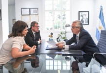 El kirchnerismo confirma que citará al Congreso a los miembros de la Corte Suprema: “Son los acusados” El presidente Alberto Fernández reunido con Germán Martinez y Carolina Gaillard del Frente de Todos - Foto: NA