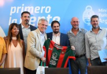 Silbidos e insultos contra Alberto Fernández tras un acto en la Costa: en el Gobierno dicen que “ni se enteró” El presidente Alberto Fernández en Miramar - Foto: NA