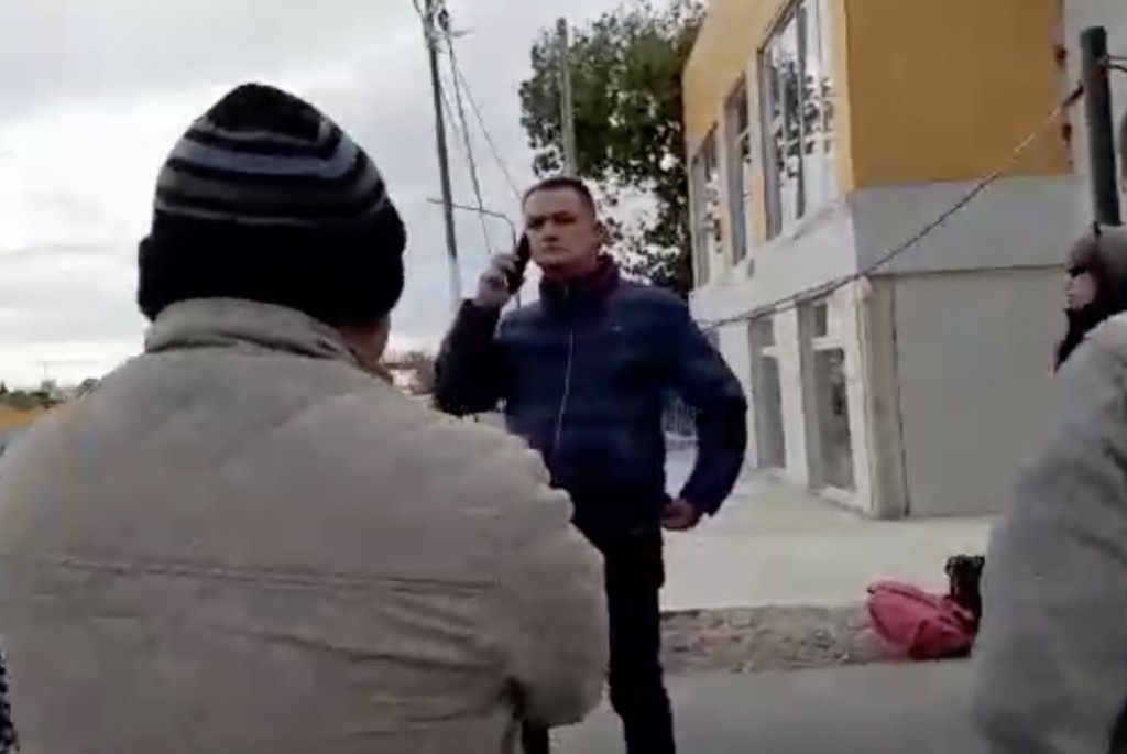 Miguel Cader en el ingreso al corralón municipal - Foto: