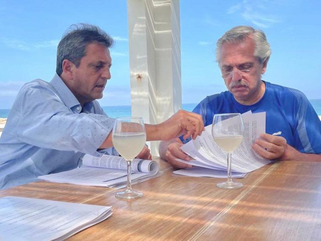 El presidente Alberto Fernández comparte una tarde de trabajo con el ministro de Economía, Sergio Massa - Foto: NA