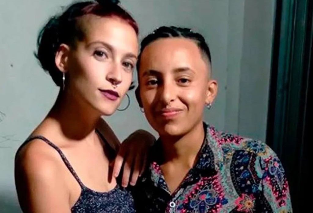 Magdalena Espósito (24) y su pareja, Abigail Páez (27) - 