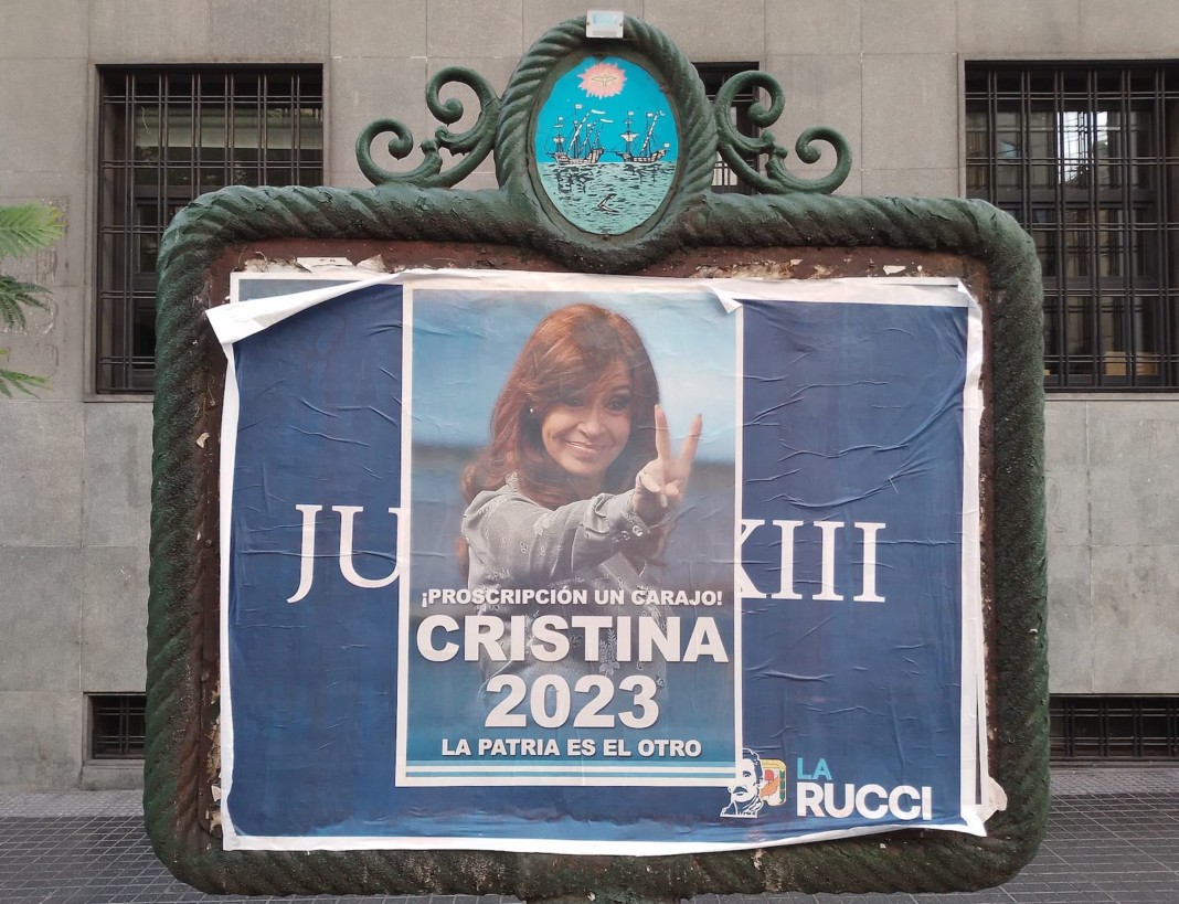 Afiches con la leyenda Cristina 2023 en Capital Federal - Foto: NA